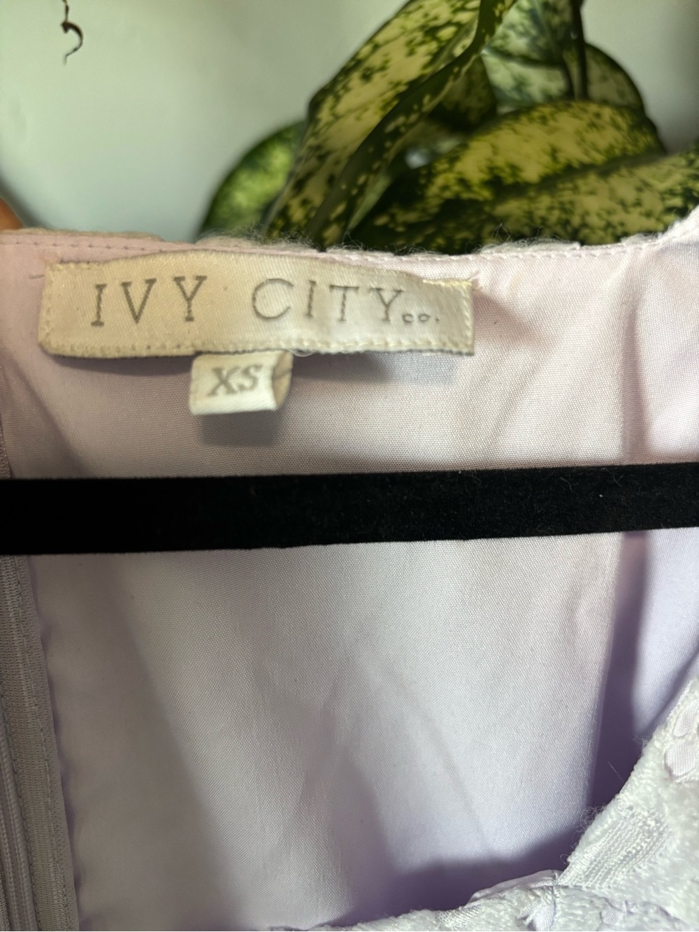 Ivy City Co Lace Midi Dress in Lilac with Puff Sleeves | XS - Picture 5 of 8